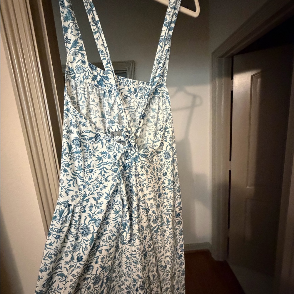 Floral Blue and White Women's Dress with tie back bow! M! LOFT Beach - Picture 6 of 9